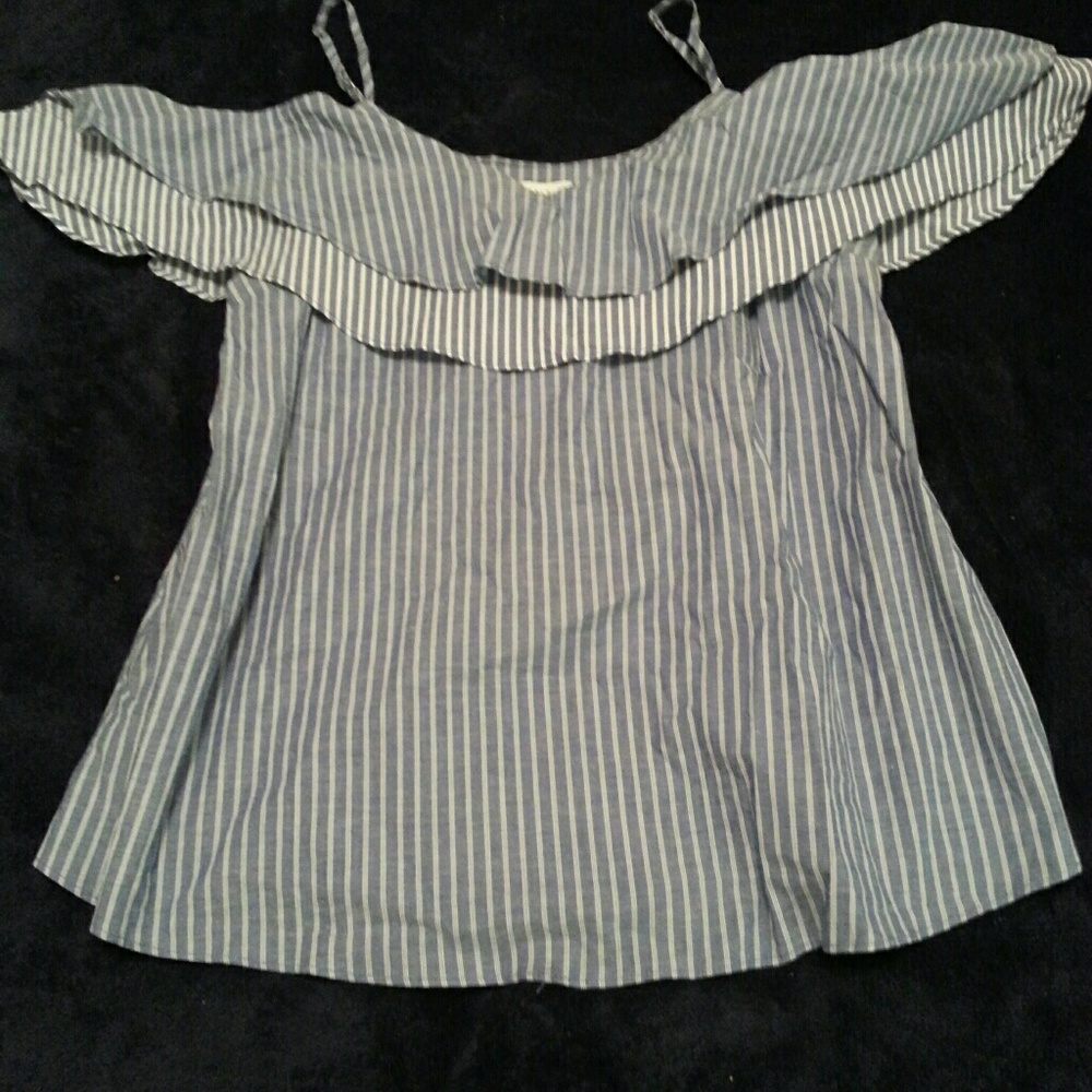 Cold shoulder dressy shirt •a new day•
